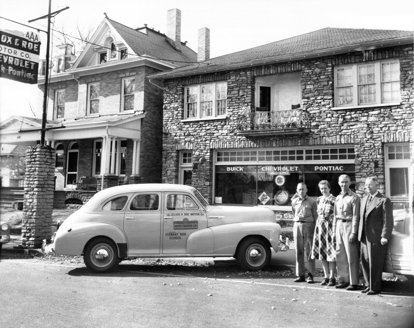 1940s-Buick-Chevy-Pontiac-Dealership-Ziliox-Roe.jpg