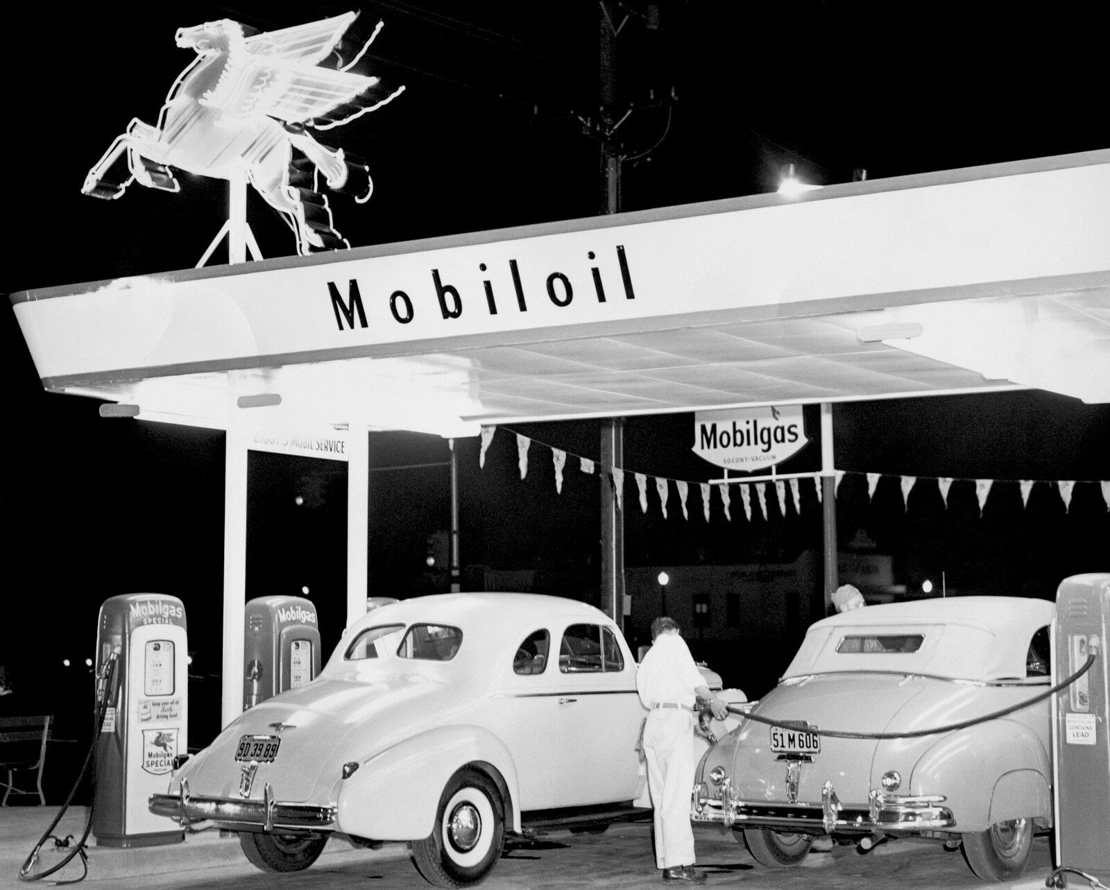 1940s-Mobil-Gas-station-at-night-Cars-getting.jpg