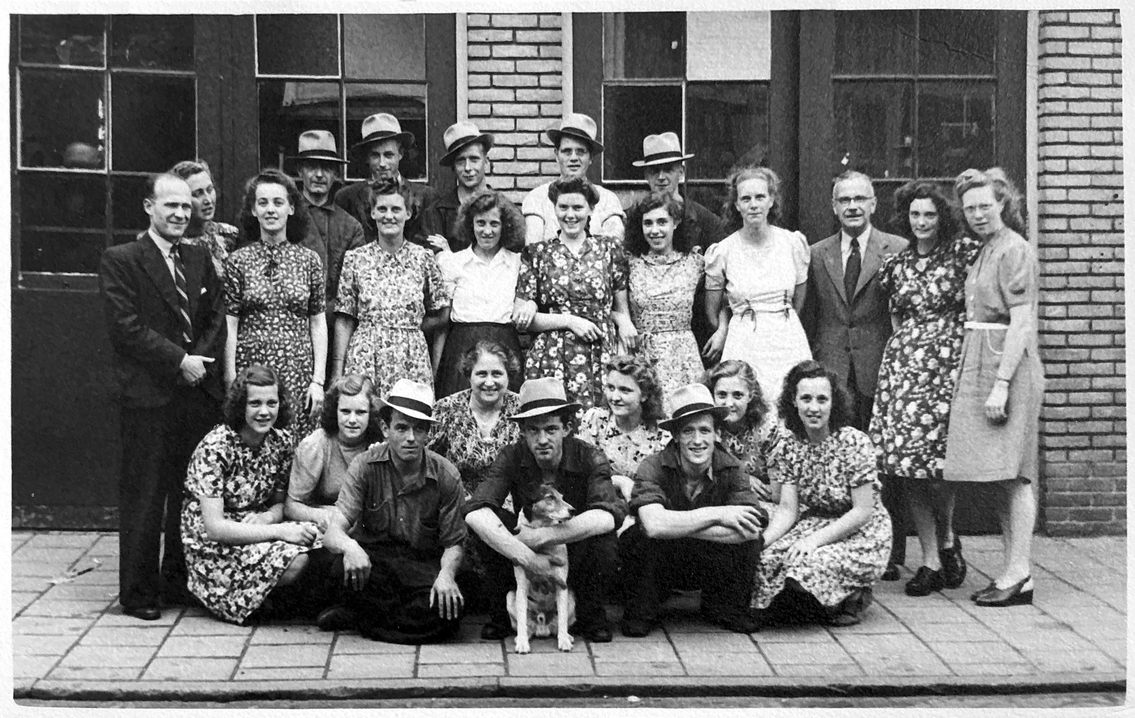 1940s_Personeel_Nederlandse_Hoedenfabriek_in_Bussum.jpg