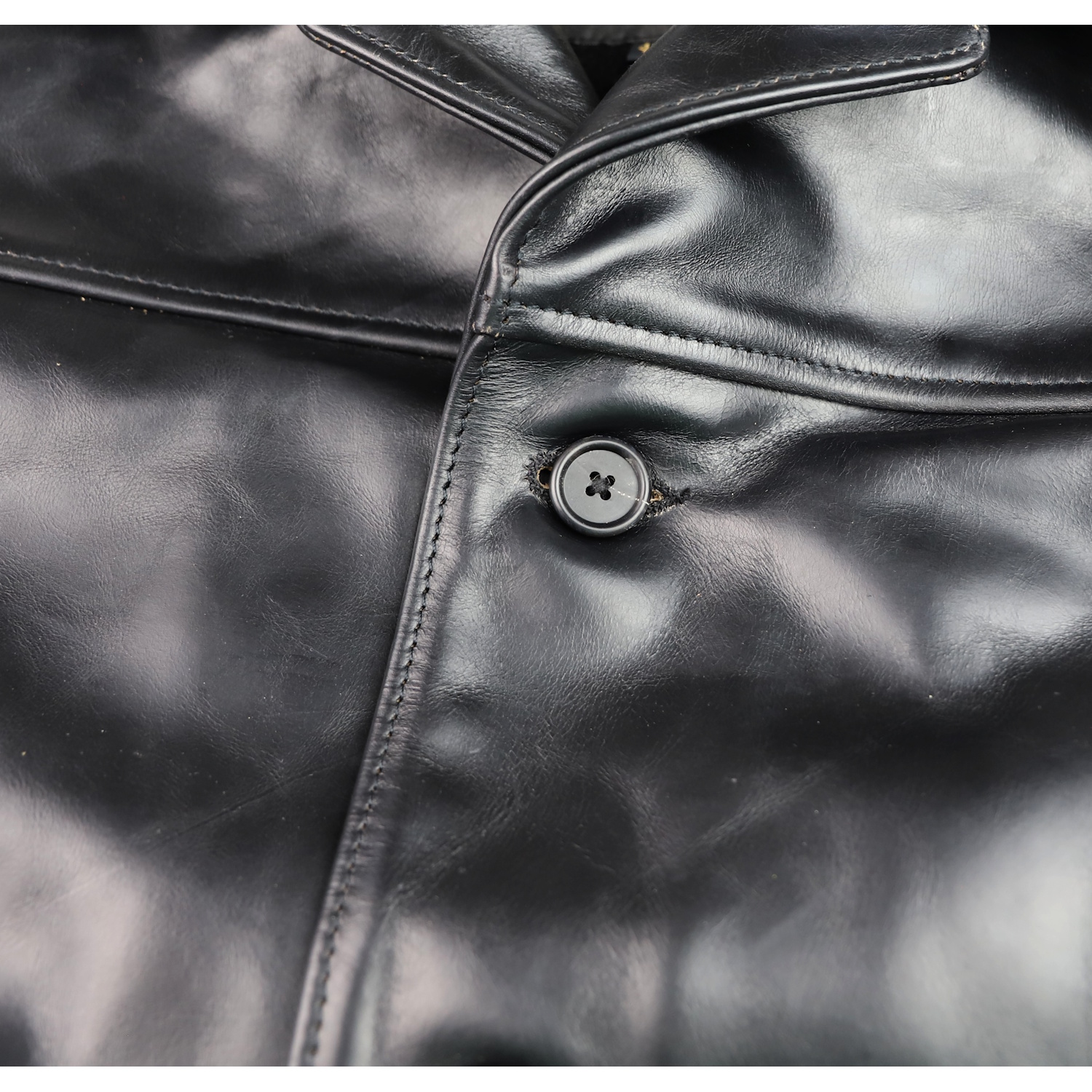 Aero Teamster Black CXL Steerhide YT3 button.jpg