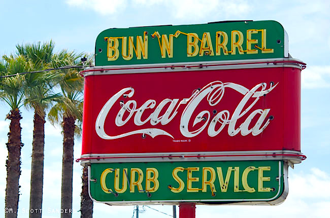 bun-n-barrel-coca-cola-sas.jpg