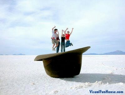 little-people-in-hat-optcial-illusion.jpg