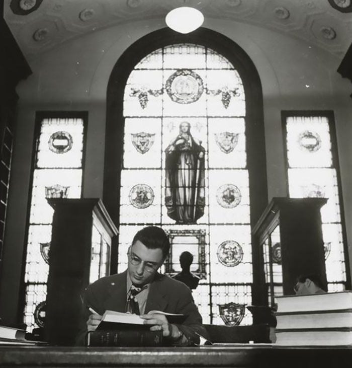 man in library_Vintage-Photographs-New-York-Street-Life-Stanley-Kubrick-102-59a9453ccf6b5__700.jpg