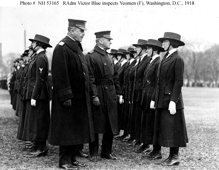 RADM_Victor_Blue_inspects_Yeomen(F)_Wash_DC_1918.jpg