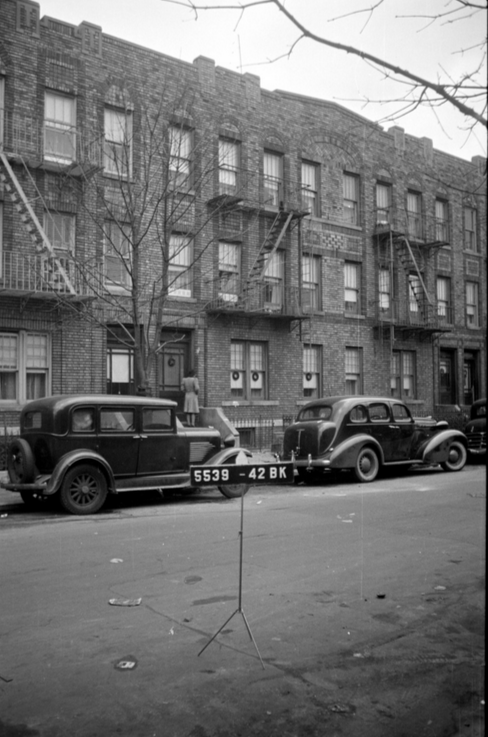 Screenshot 2024-11-23 at 08-01-54 1940s NYC Street photos of every building in New York City i...png