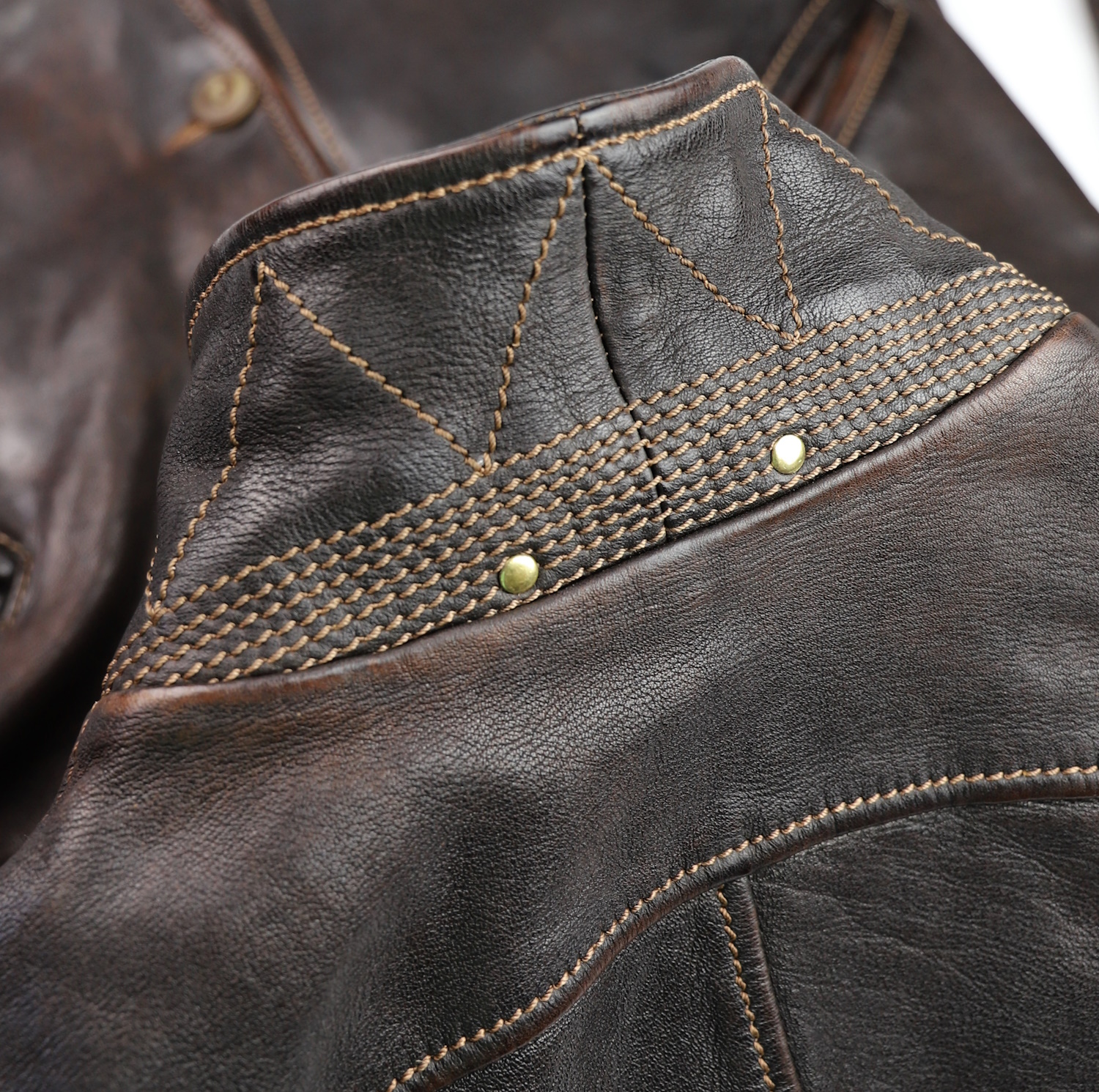 Thedi Hektor Chestnut Bruciato Horsehide XL3 collar stitching.jpg