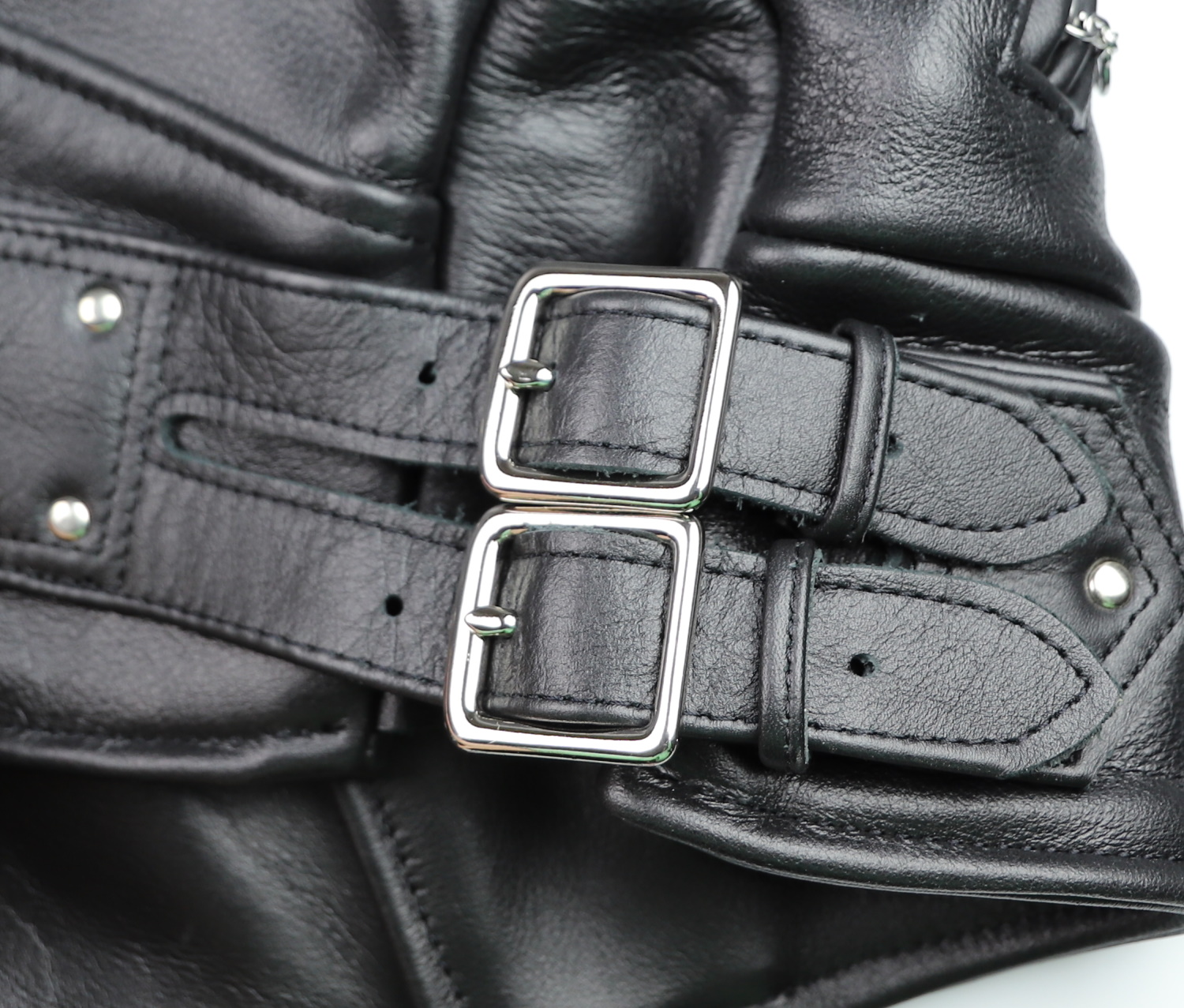 Vanson Chopper 40A side buckle.jpg