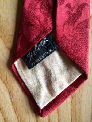 Letter R Tie Haband 1940s 2.jpg