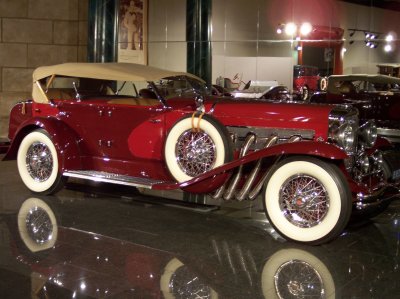 Duesenberg_Convertible_SJ_LA_Grand_Dual-Cowl_Phaeton_1935.jpg