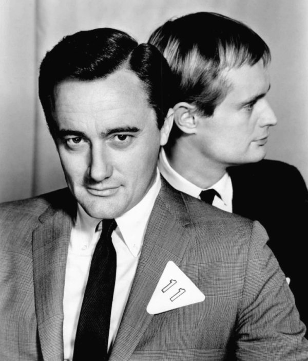 Robert_Vaughn_David_McCallum_Man_from_UNCLE_1966.jpg