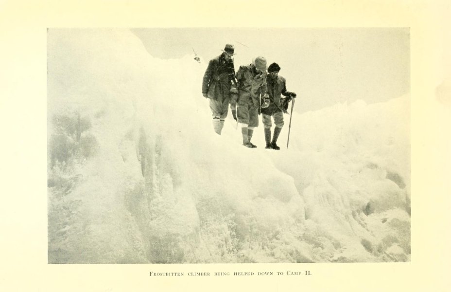 Everest 1922 frostbitten climber helped down.jpg