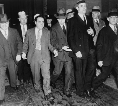 charles-lucky-luciano-in-center-everett.jpg